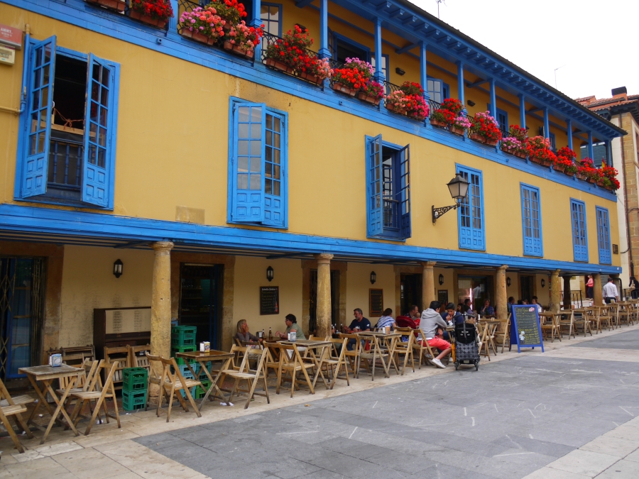Restaurant on the corner of Plaza Daoiz y Velarde - Oviedo, Spain (14)